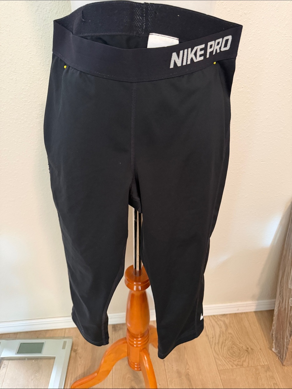 Nike Pro Women's Black capri
